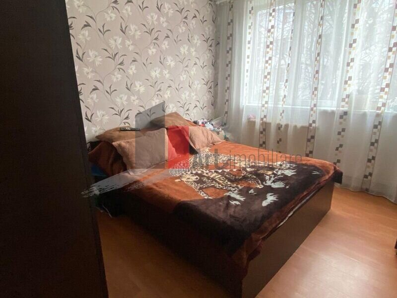 Brancoveanu vanzare apartament 4 camere decomandat cu centrala